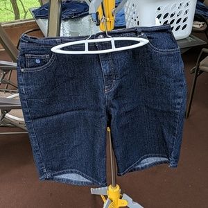 Gloria Vanderbilt Jean Shorts (16W)